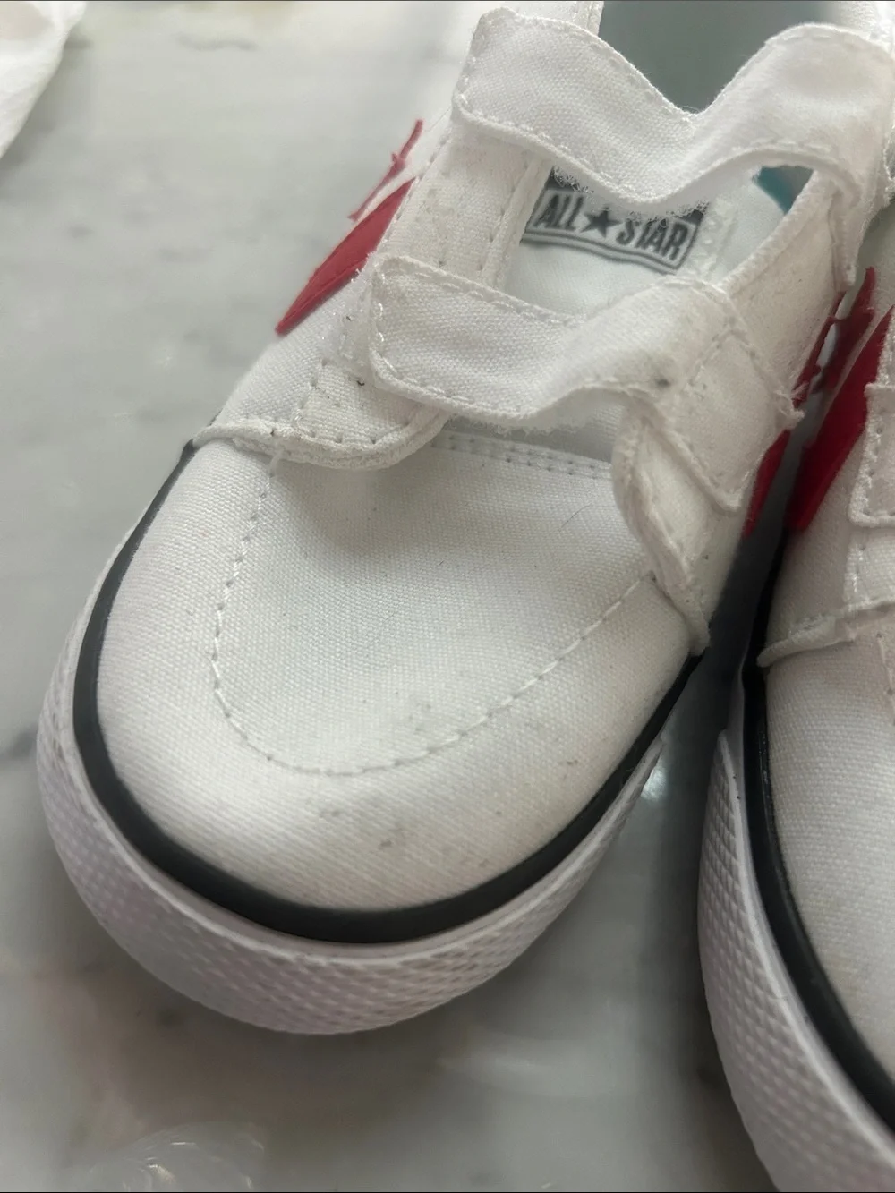 NWT Converse Belmont Kids Low Top Sneakers in White and Red Sz 10